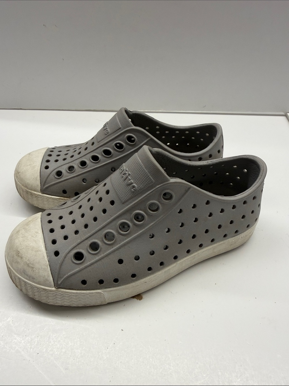 Used Native Kids Slip-On Shoes Size 8